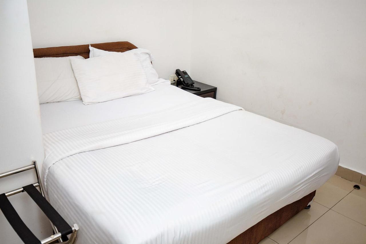 Hotel Everest Rd Congo Kinshasa Exterior photo