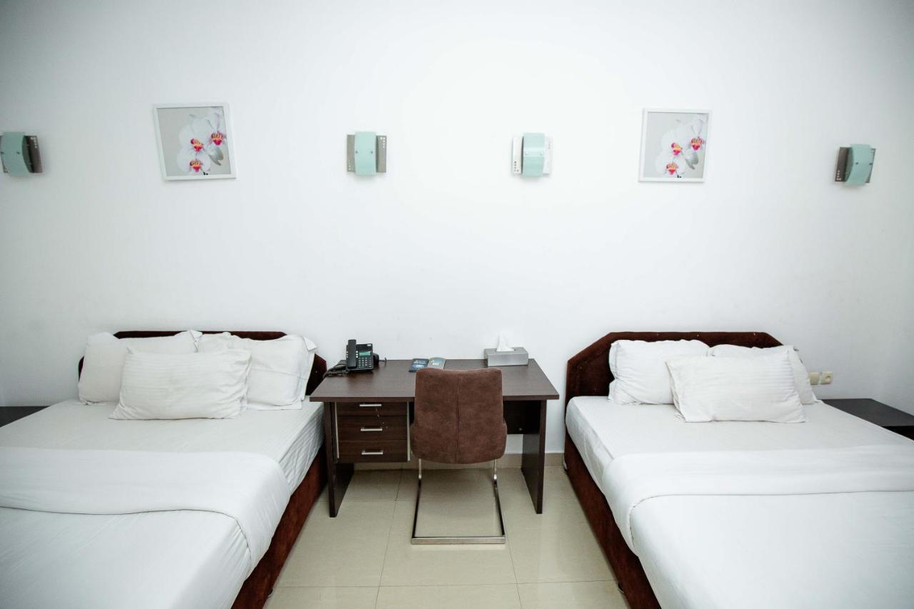 Hotel Everest Rd Congo Kinshasa Exterior photo