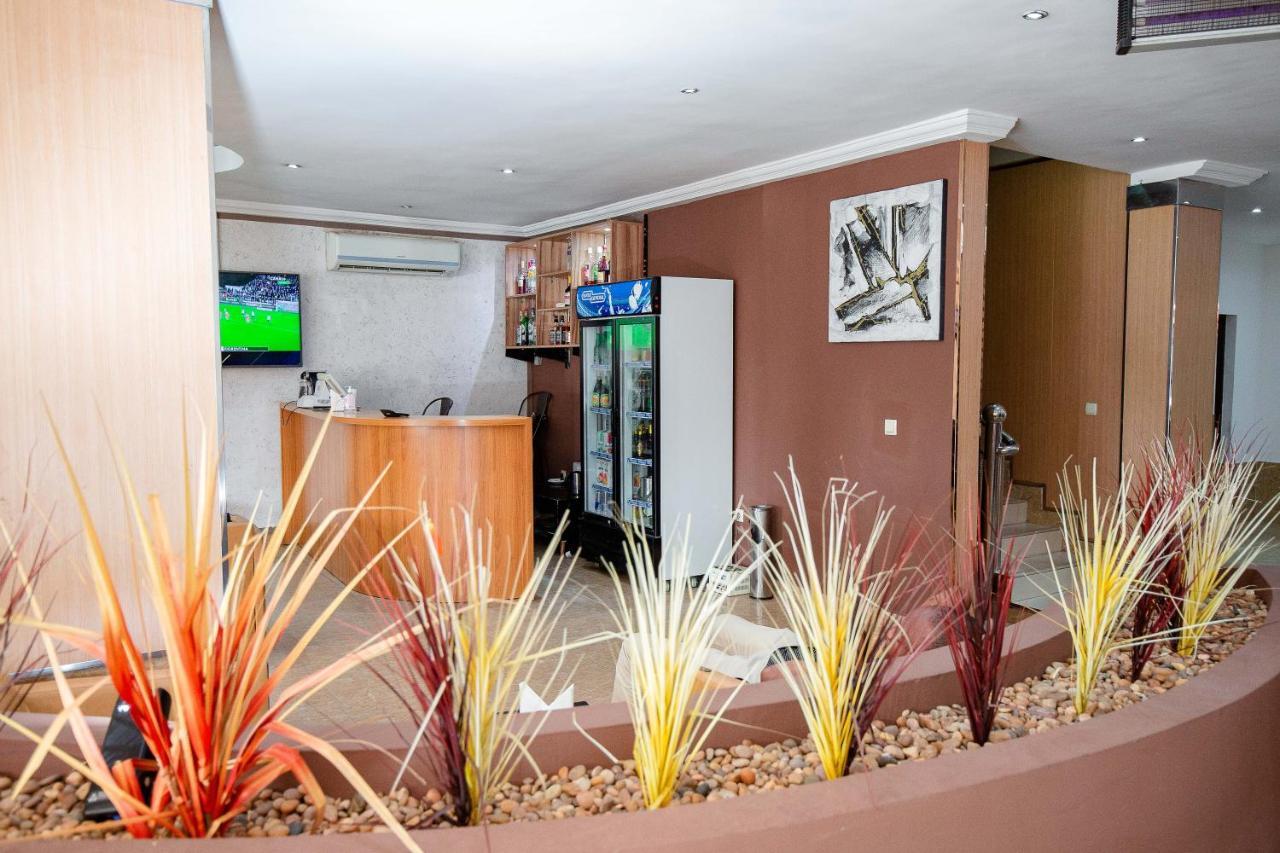 Hotel Everest Rd Congo Kinshasa Exterior photo