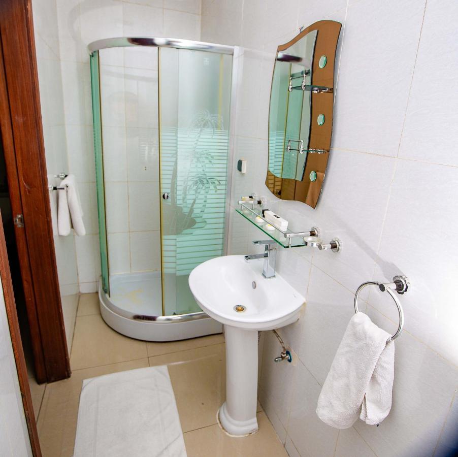 Hotel Everest Rd Congo Kinshasa Exterior photo