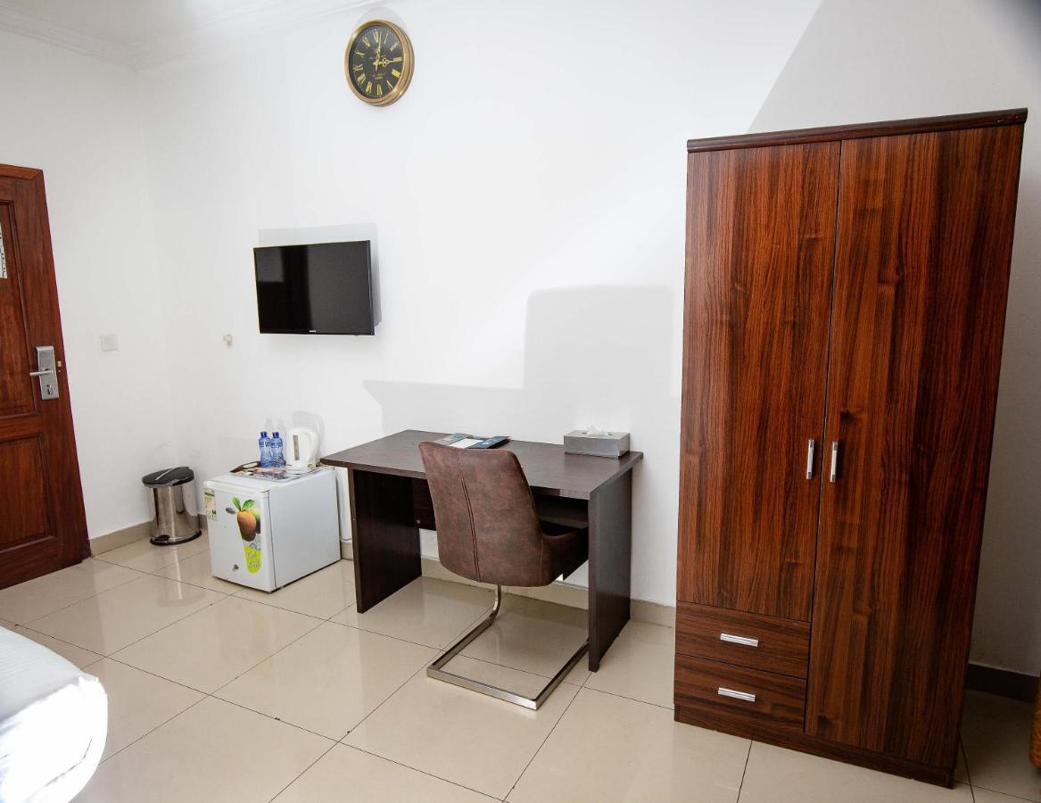 Hotel Everest Rd Congo Kinshasa Exterior photo