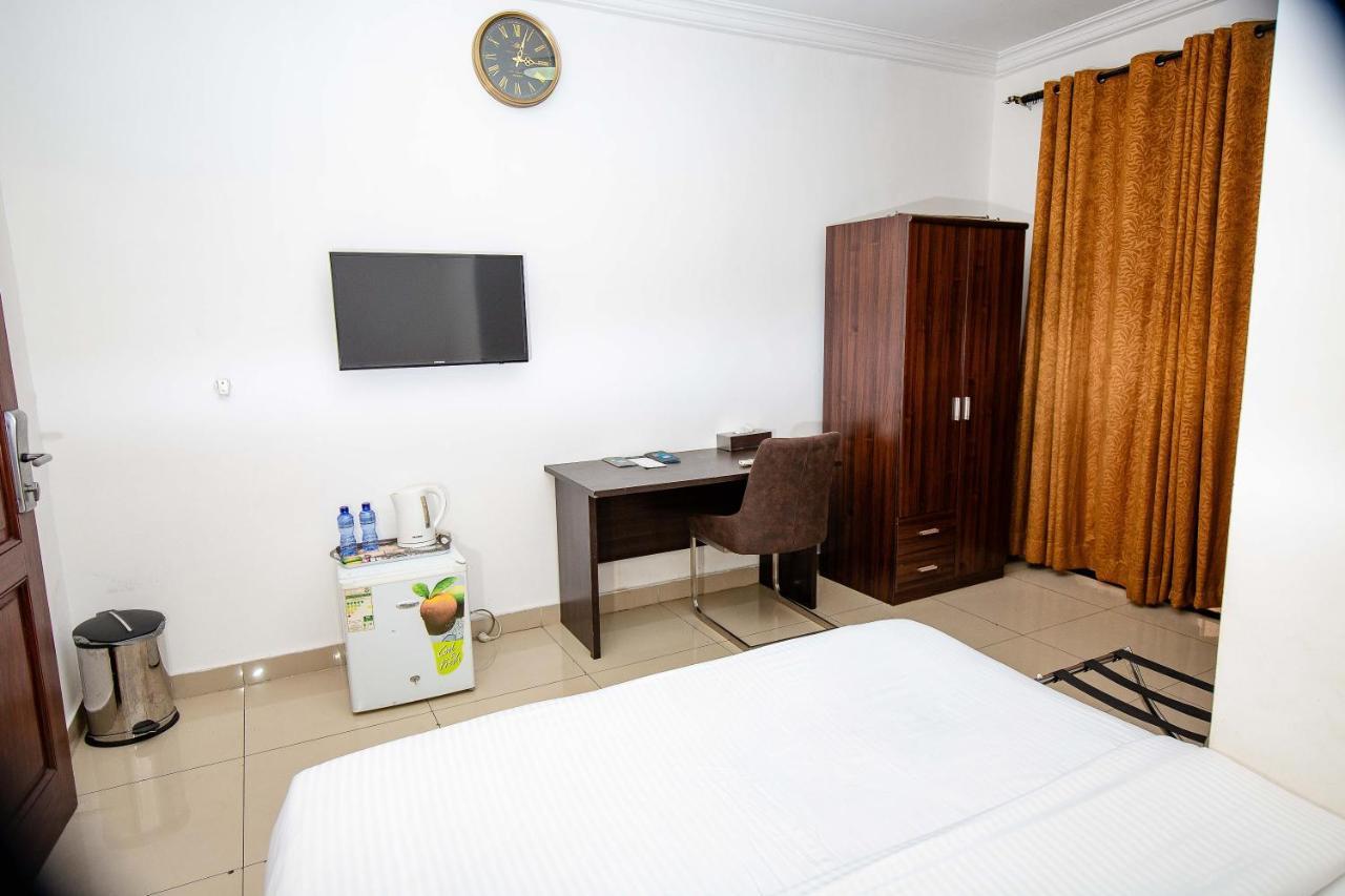Hotel Everest Rd Congo Kinshasa Exterior photo